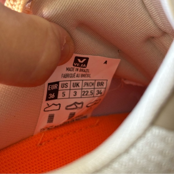 Women’s Veja Dekkan Alveomesh Sneaker - Picture 11 of 13